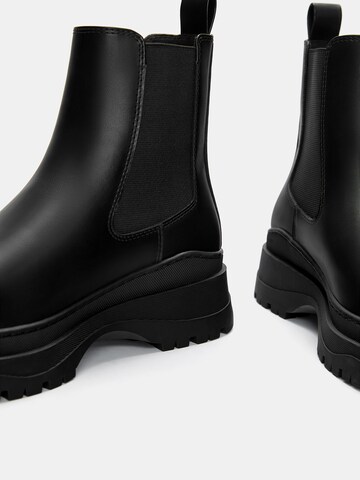 Pull&Bear Chelsea boots in Black