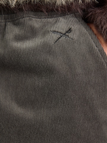 Iriedaily Loosefit Παντελόνι 'Corvin' σε πράσινο