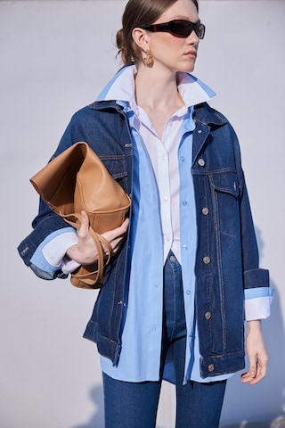 Touche Prive Tussenjas in Blauw