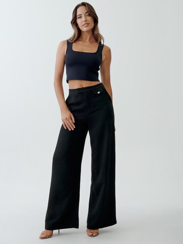 Tussah Wide leg Broek 'TRISHA' in Zwart: voorkant