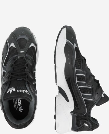 ADIDAS ORIGINALS - Zapatillas deportivas bajas 'OZWEEGO' en negro