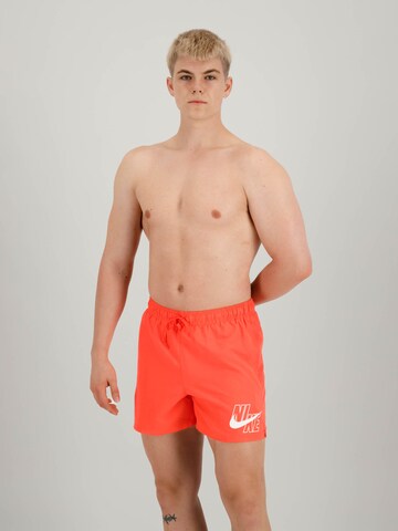 Regular Boardshorts 'Lap 5' Nike Swim en rouge