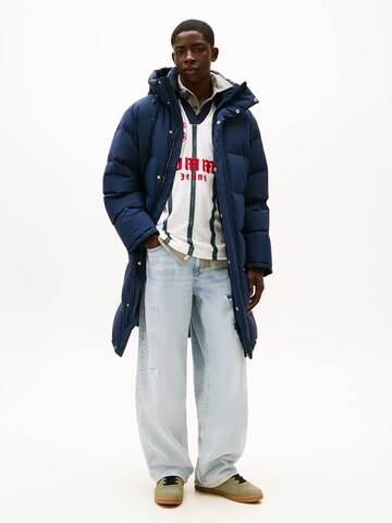 Tommy Jeans Pitkä talvitakki värissä sininen: etupuoli