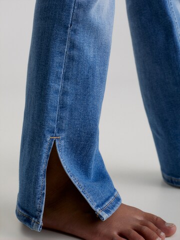 Calvin Klein Jeans Zvonový Džíny – modrá