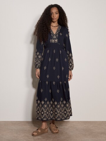 Apricot Kleid in Blau