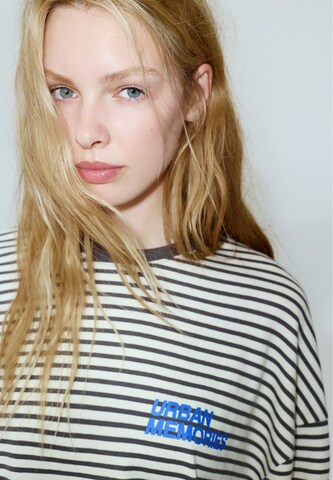 Tricou 'RAYAS 1' de la Pull&Bear pe gri