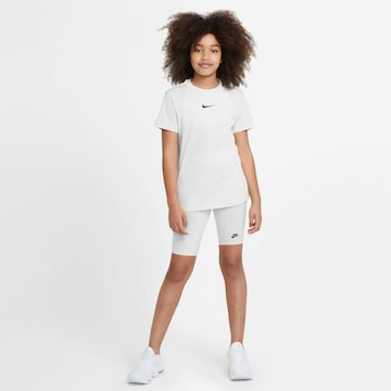 T-Shirt Nike Sportswear en blanc