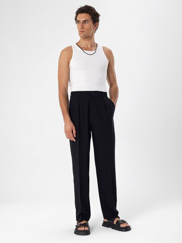 Antioch Loose fit Trousers with creases in Black