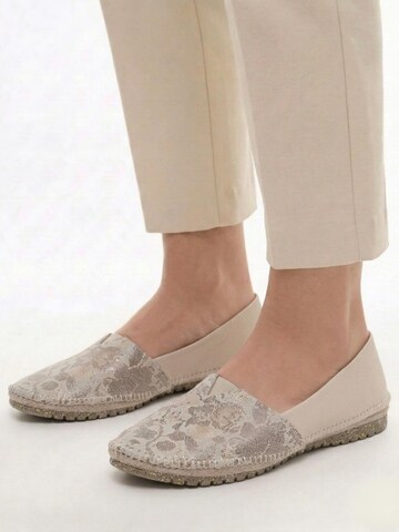 Maciejka Slip-ons '1930W-58/00-0' in Beige
