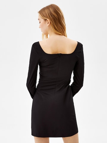 Bershka Sukienka w kolorze czarny