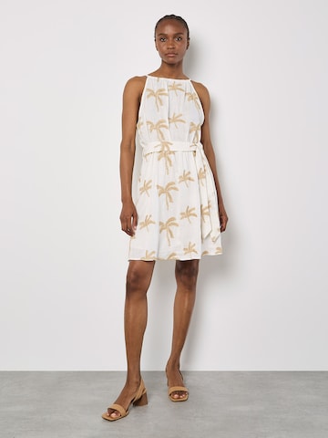 Robe ' ' Apricot en beige