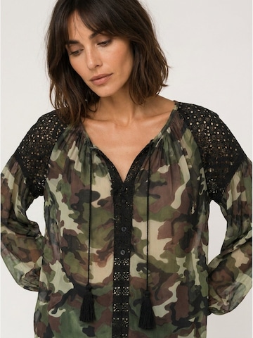 Miss June Bluse 'Armmy' i grøn: forside