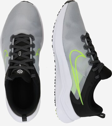 Chaussure de course 'Downshifter 12' NIKE en gris