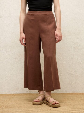 MANUKA Wide leg Broek in Bruin