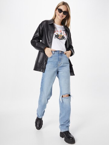 Tricou 'Vampire' de la MAKIA pe alb