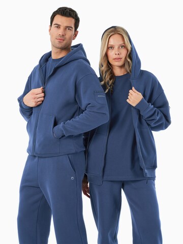 Organication Sweatjacke in Blau