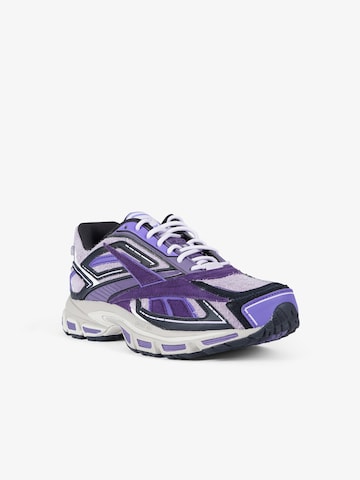 Baskets basses Reebok en violet : devant