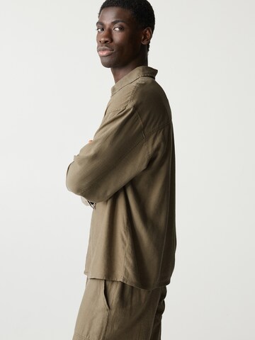 Pull&Bear Comfort fit Koszula w kolorze szary