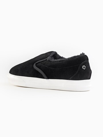 Minnetonka Slip-on 'Wilder' in Black