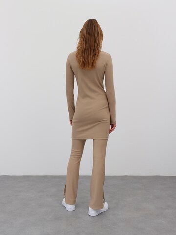 EDITED Knitted dress 'Idalia' in Beige