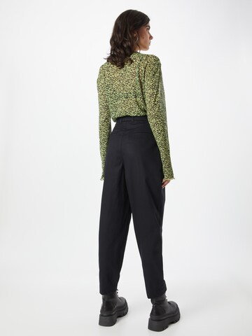 MELAWEAR Tapered Pleat-Front Pants 'NEHA' in Black