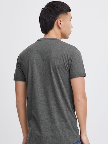 !Solid T-Shirt 'Bob' mit Brusttasche in Grau