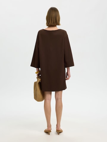 SELECTED - Vestido en marrón