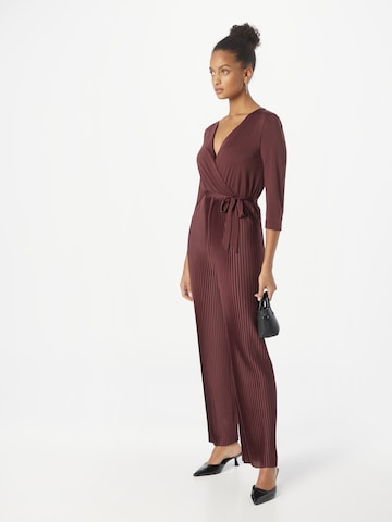 Tuta jumpsuit 'Saskia' di ABOUT YOU in marrone