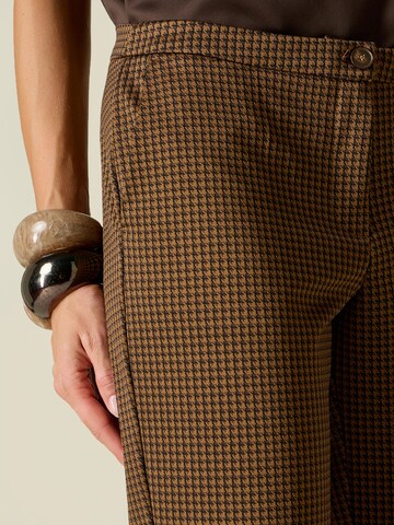 regular Pantaloni di oltre in marrone