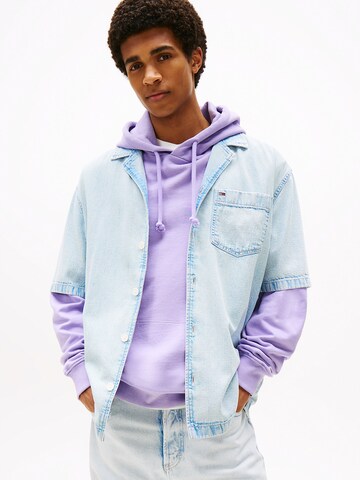 Tommy Jeans Regular fit Button Up Shirt in Blue: front