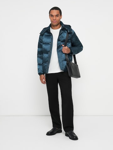 GUESS Talvitakki värissä sininen