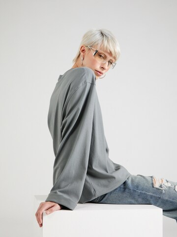 WEEKDAY - Camiseta talla grande en gris