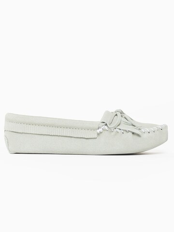 Mocassin 'Kilty Softsole' Minnetonka en blanc