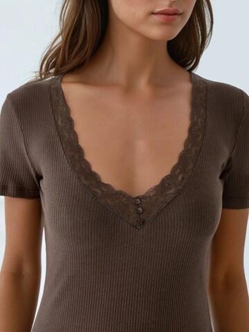 Busem Blouse in Bruin