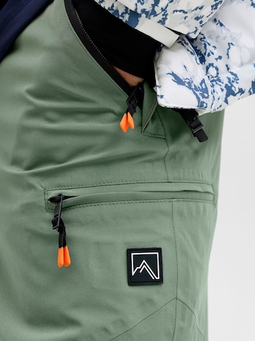 regular Pantaloni per outdoor 'JJAW25' di JACK & JONES in verde
