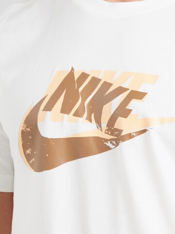 Tricou 'FUTURA' de la Nike Sportswear pe alb