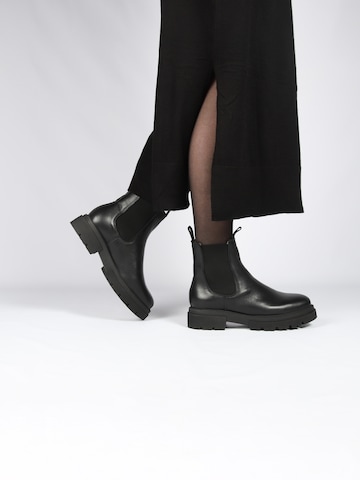 BLACKSTONE Chelsea boots 'Smilla AL412' in Zwart