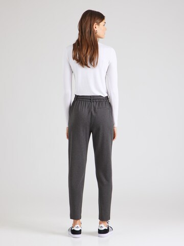 Tapered Pantaloni con pieghe 'Popye' di MSCH COPENHAGEN in grigio