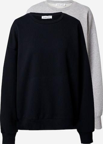 STUDIO SELECT Sweatshirt 'Lotta' in Grey: front