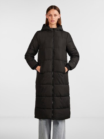 Manteau d’hiver 'Bee' PIECES en noir : devant