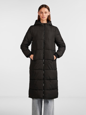 PIECES Χειμερινό παλτό 'Bee' σε μαύρο: μπροστά