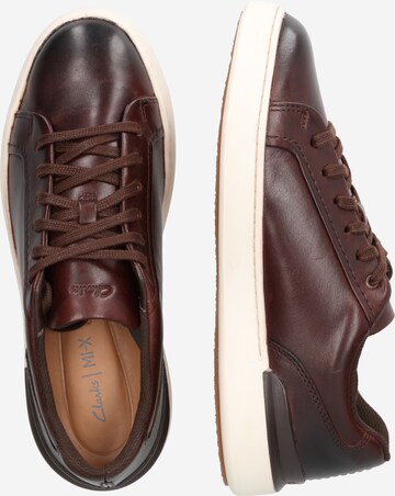 Baskets basses 'Courtlite Move' CLARKS en marron