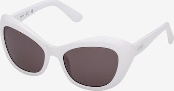 Lunettes de soleil GUESS en blanc : devant