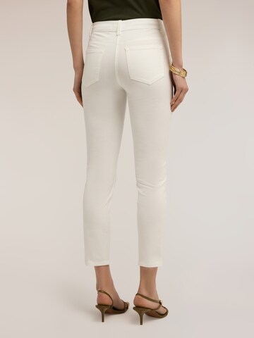 MOTIVI Slimfit Broek in Wit