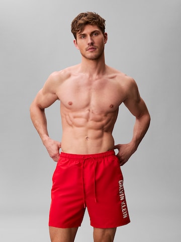 Regular Shorts de bain 'Intense Power' Calvin Klein Swimwear en rouge : devant