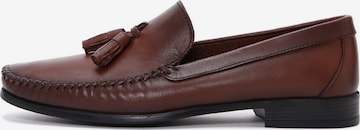 Chaussure basse Derimod en marron : devant