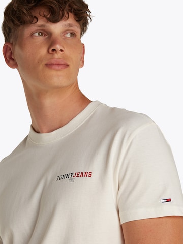 Tricou de la Tommy Jeans pe alb