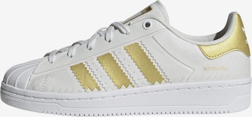 ADIDAS ORIGINALS Platform trainers 'Superstar' in White: front