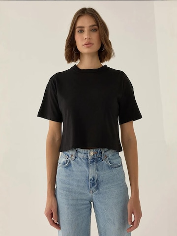 Hiccup Shirt in Black: front