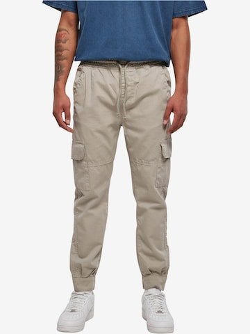 Urban Classics Tapered Cargo Pants in Grey: front